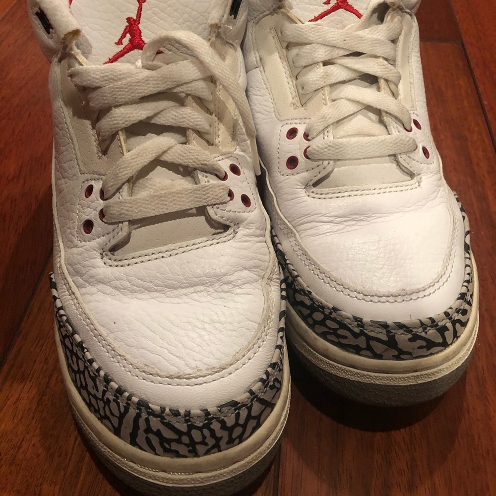 Air Jordan 3 (boy size 6.5Y)